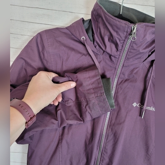 COLUMBIA OMNI TECH PURPLE LIGHTWEIGHT HOODED PARKA, SZ SMALL - Picture 9 of 15